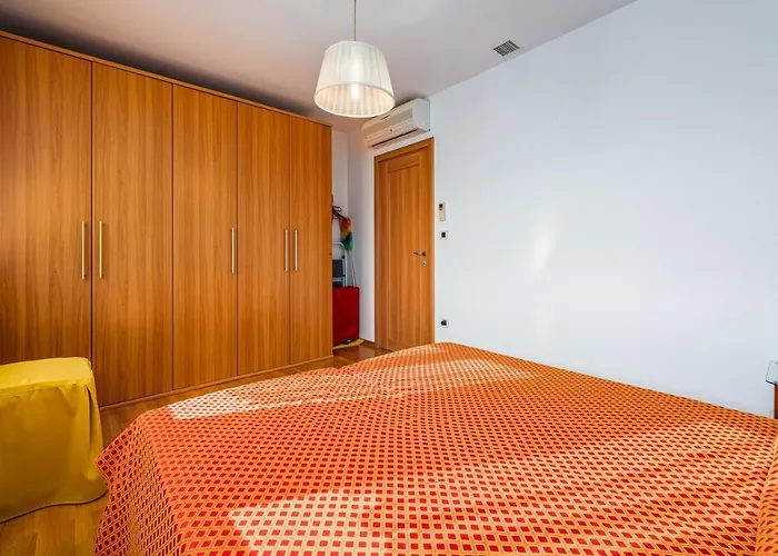 Valessia House With Apartment