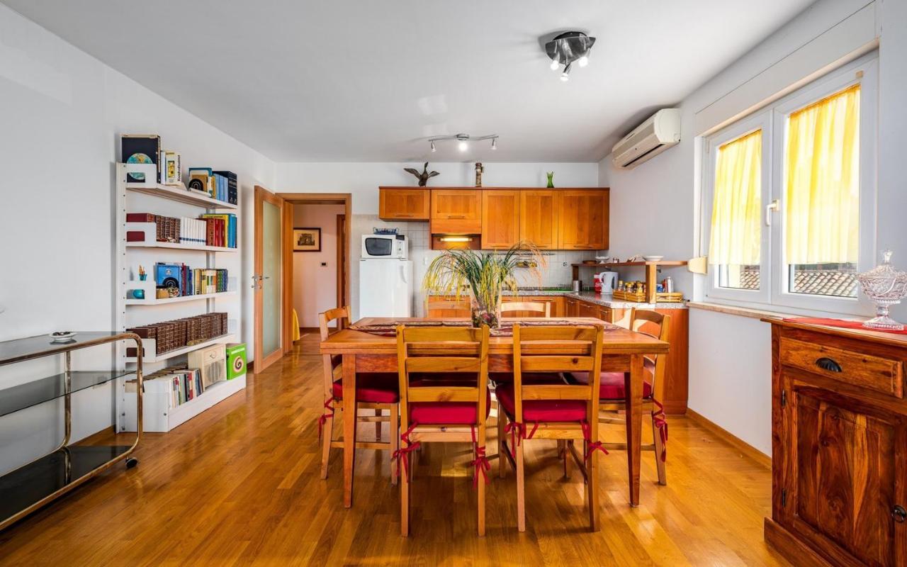Valessia House With Apartman